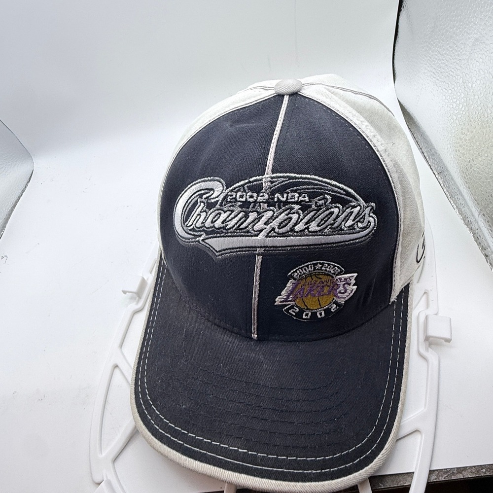 Vintage Reebok Los Angeles Lakers 2002 NBA Champions Stretch Fit Hat
